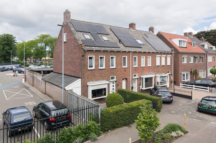 Ommegangstraat 11 en Roosendaal foto