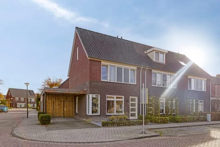 Online Woningbrochure for https://debrouwerstraat3.nl