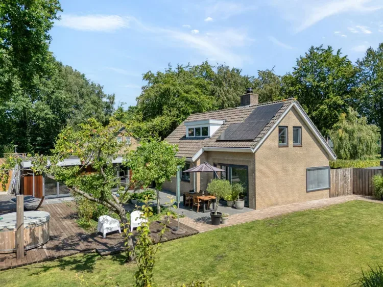 Online Woningbrochure voor https://linthorsthomanstraat7.nl
