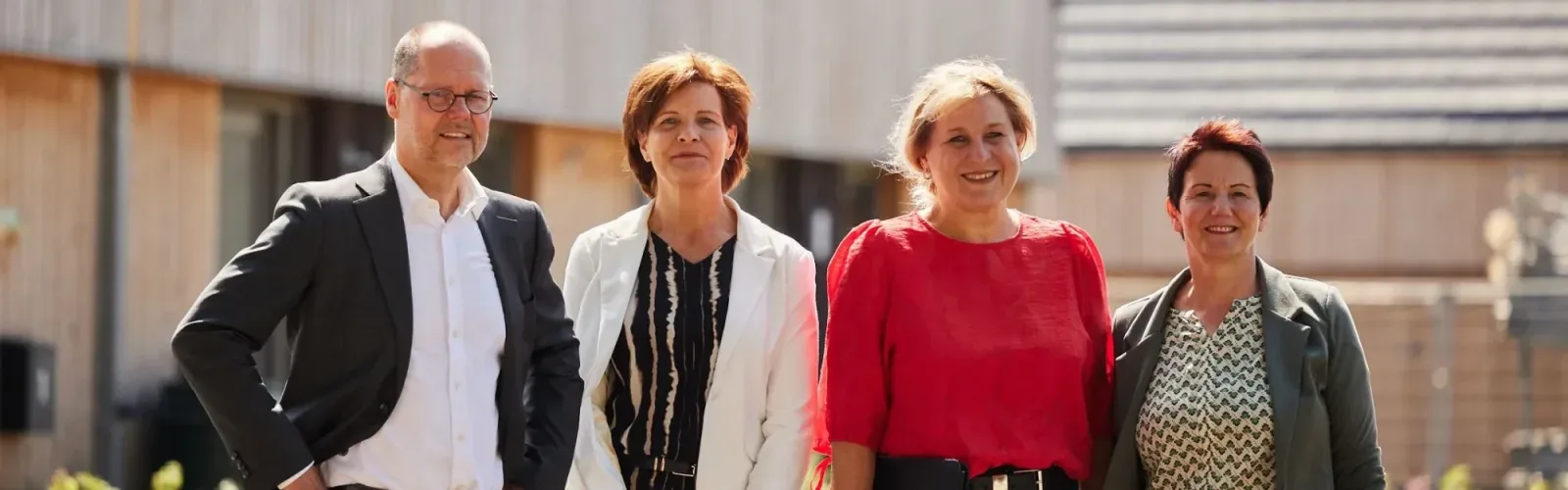 Team photo of Oosterhave Makelaars en Financiële Dienstverlening