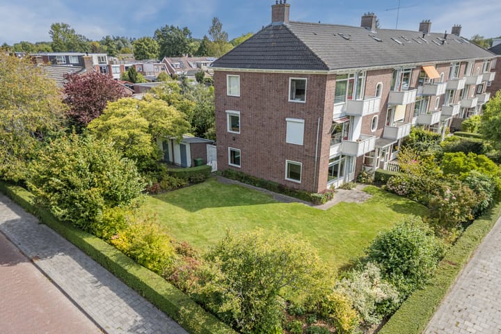 Oosterpark 1 in Assen