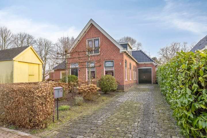 Photo of property Oosterstraat 4, Warffum