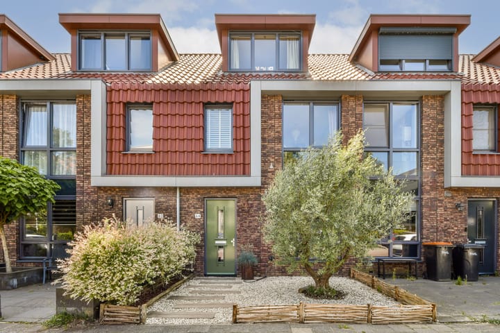 Oostertuinen 64 en Beverwijk foto