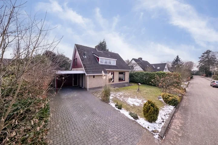 Oosterzoom 10 in Peize