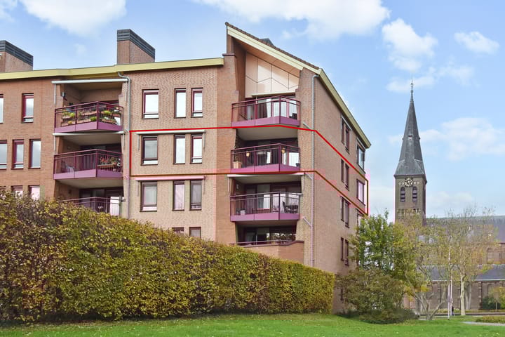 Photo of property Oostlaan 75, Pijnacker