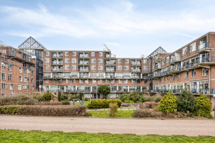 Photo of property Oostmaaslaan 431, Rotterdam