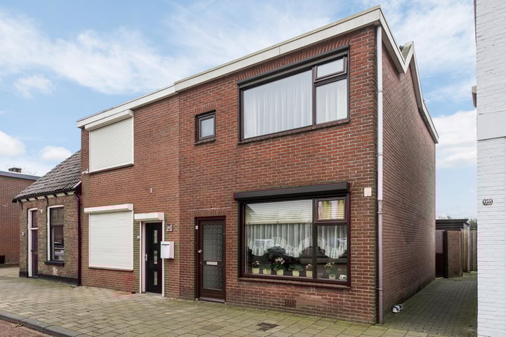 Ootmarsumsestraat 357 in Almelo foto