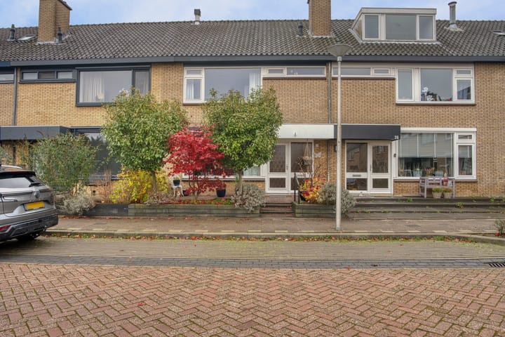 Opvliet 28 en Hendrik-Ido-Ambacht foto