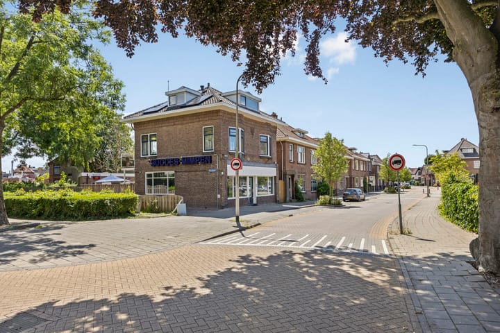 Oranjelaan 2 in Waddinxveen foto