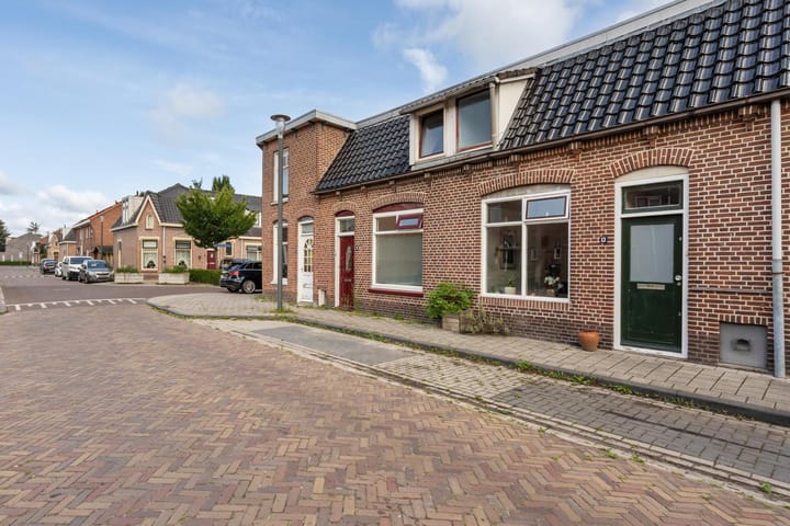 Oranjestraat 13 en Hoogeveen foto