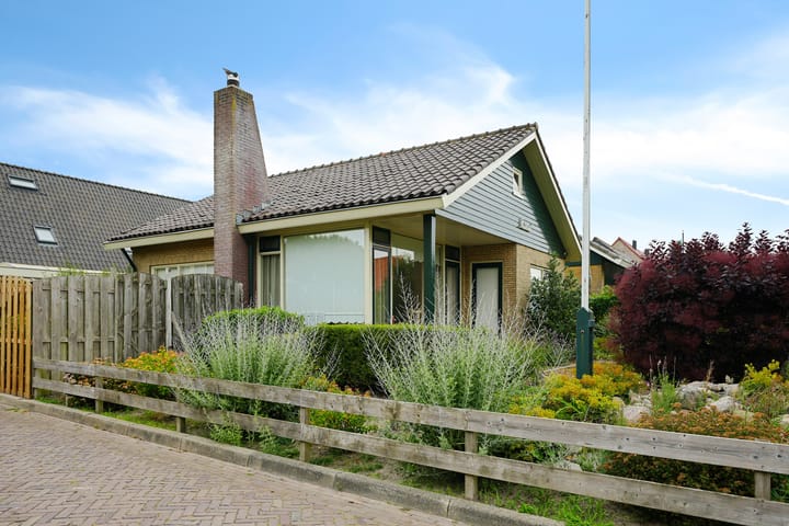 Oranjestraat 18 in Oosterend Foto