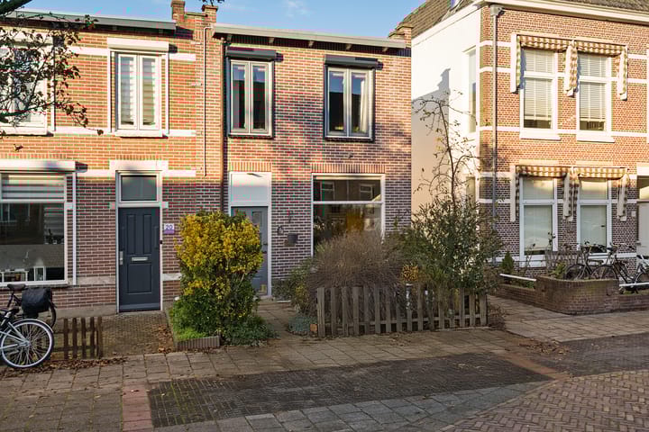 Oranjestraat 18 in Alphen aan den Rijn photo