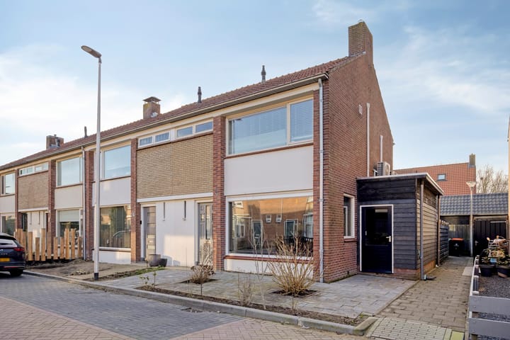 Foto van woning Oranjestraat 22, Schelluinen
