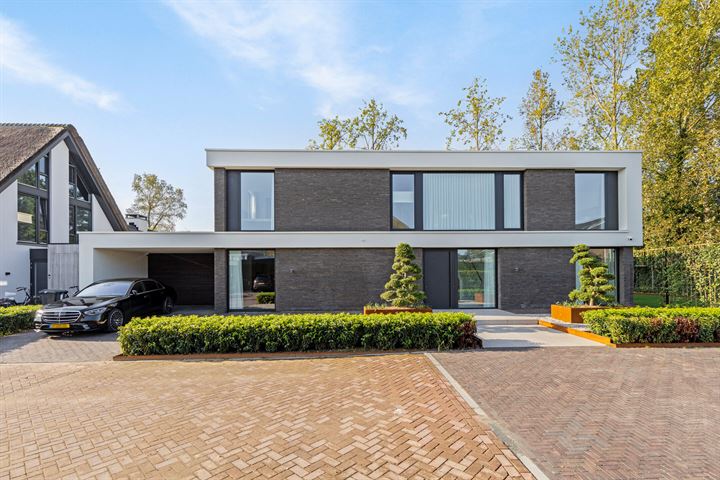 Oscar Romerostraat 8 in Vught Foto