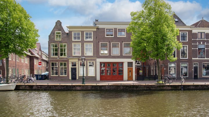 Oude Vest 137A en Leiden foto