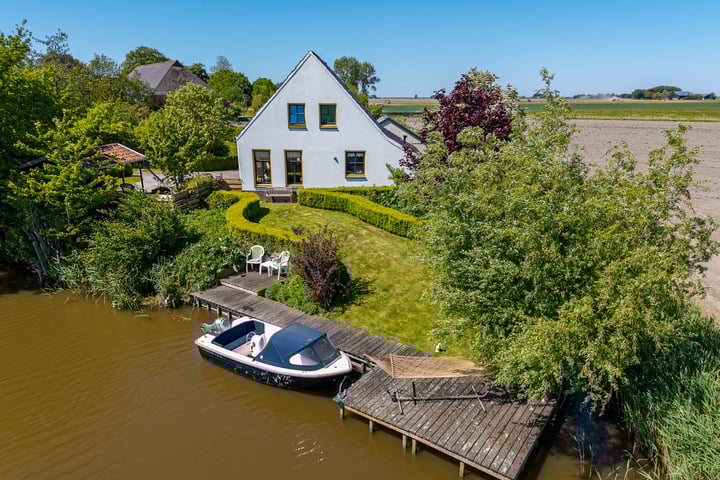 Oudedijksterweg 6 in Eenrum Foto