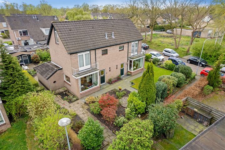 Oudgenoegstraat 15 en Roden foto