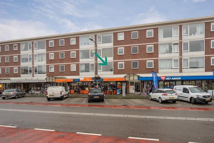 Overwinningsplein 40 in Groningen photo