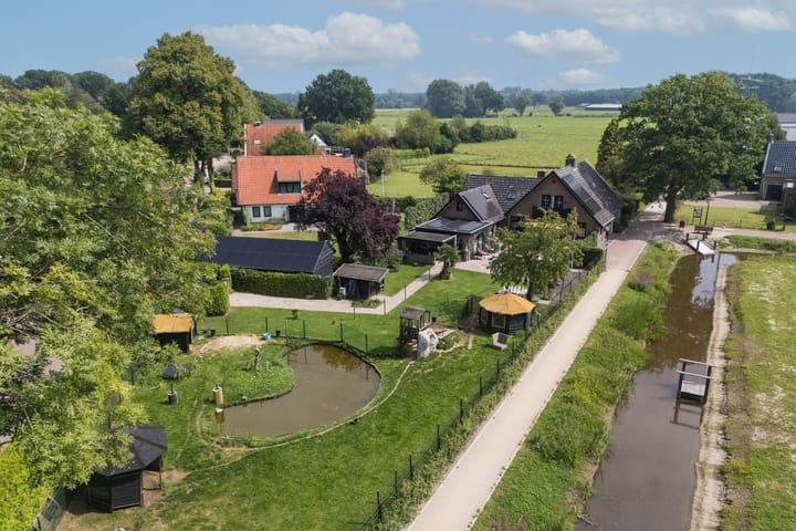 Paasdijk 1 in Losser Foto