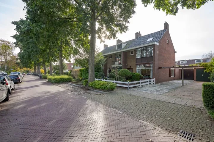 Papelaan 31 en Voorschoten