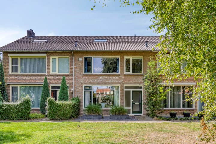 Photo of property Papenakker 15, Alphen