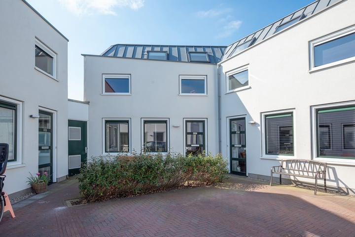 Parallelweg 101G in Hillegom photo