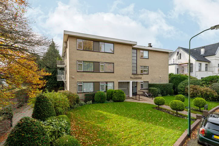 Parkstraat 15 in Baarn photo