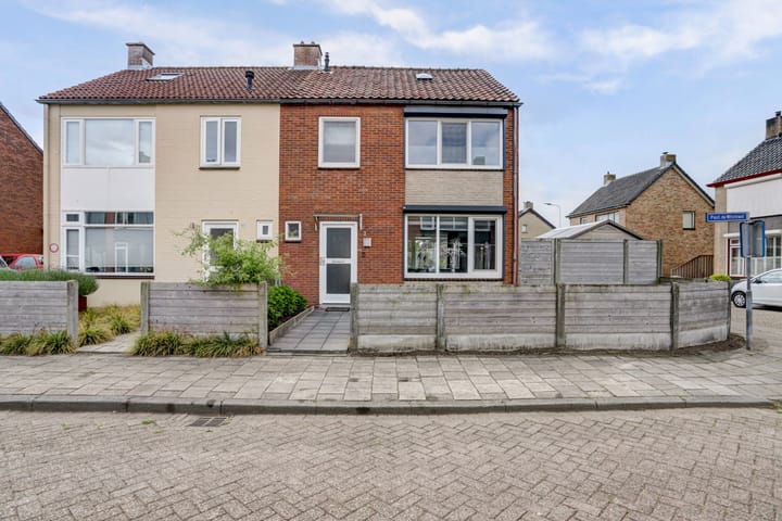 Pastoor de Witstraat 2 in Putte Foto