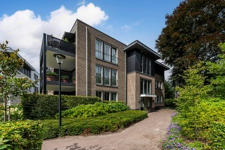 Pastoor Hendrikspark 53c in Laren foto