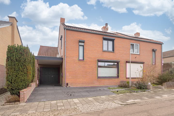 Pastoor Scheepersstraat 4 in Berg en Terblijt foto