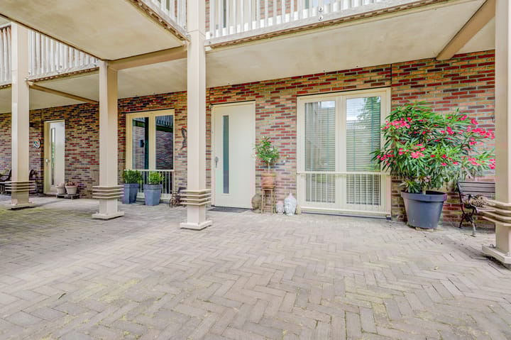 Pastoor Van den Hurkplein 10 in Grave foto