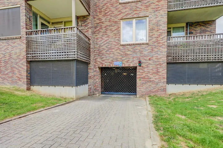Pastoor Van den Hurkplein 10 Grave thumbnail 37