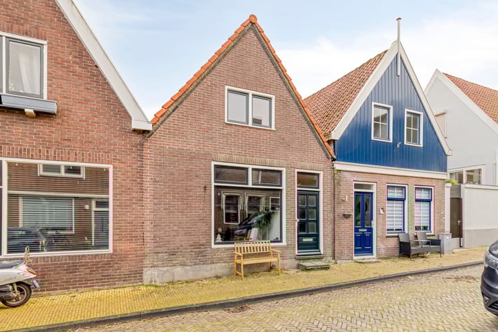 Photo of property Pastoor van der Weidenstraat 21, Volendam