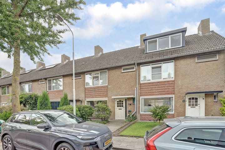 Pastoor W. Hellemonsstraat 24 in Best photo