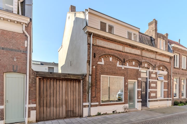 Paterstraat 79 en Tilburg foto