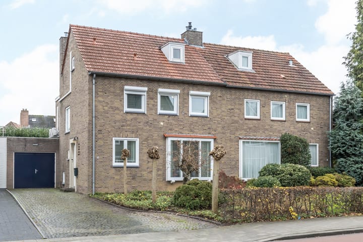 Patersweg 36 en Hoensbroek foto