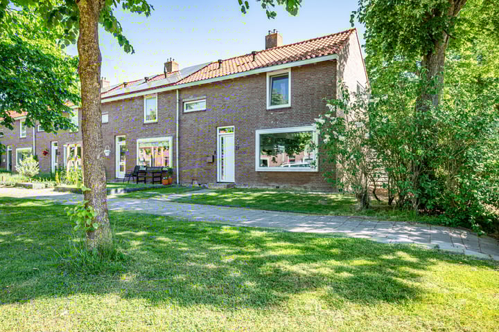 Patrijzenstraat 27 in Tollebeek Foto