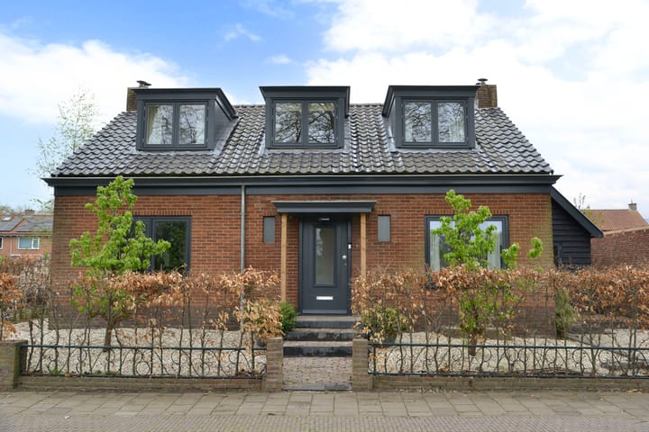 Paulinelaan 7 in Muiderberg