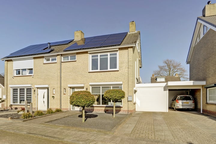 Paulus Potterstraat 11 in Rucphen Foto