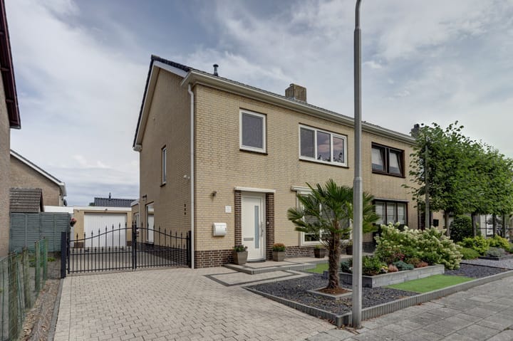 Paulus Potterstraat 3 in Rucphen Foto