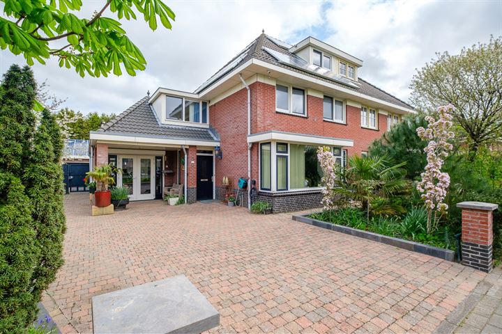 Pauwenburg 115 in Lelystad Foto