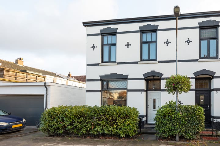 Pauwenstraat 1 en Hilversum foto