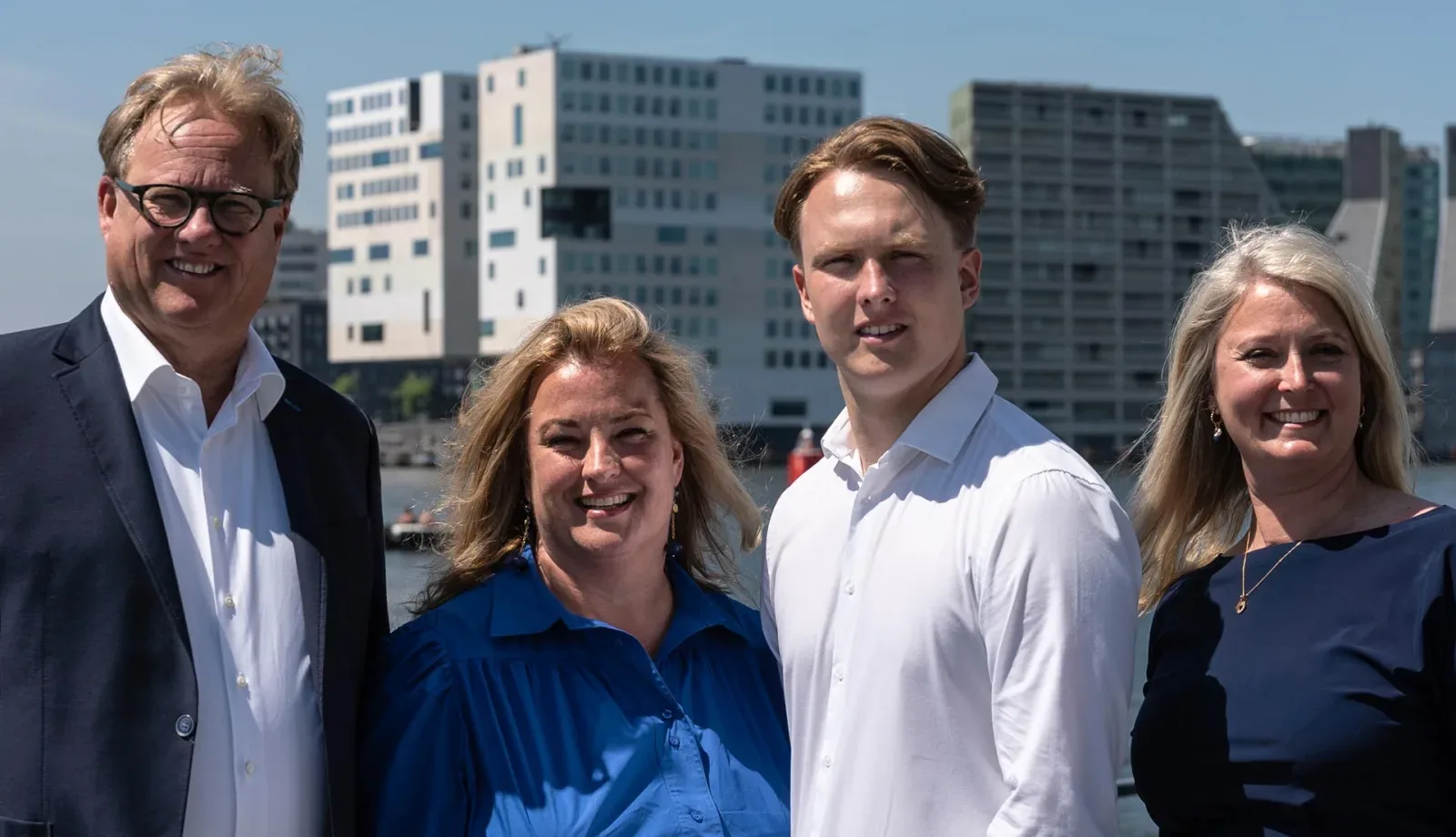 Team foto van People On The Move Expat Brokers