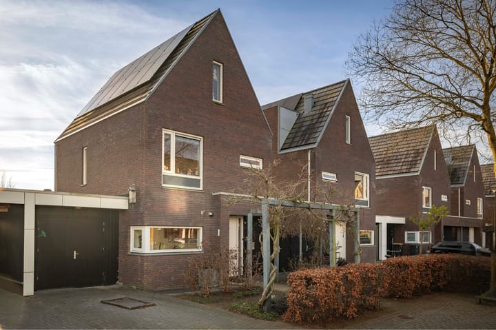 Photo of property Philip van Praagstraat 16, Deventer