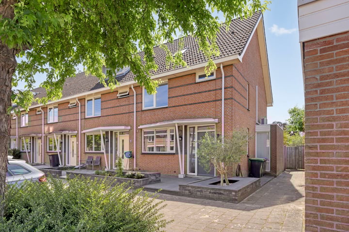 Pieter Johan Tijkenstraat 25 in Poortugaal Foto