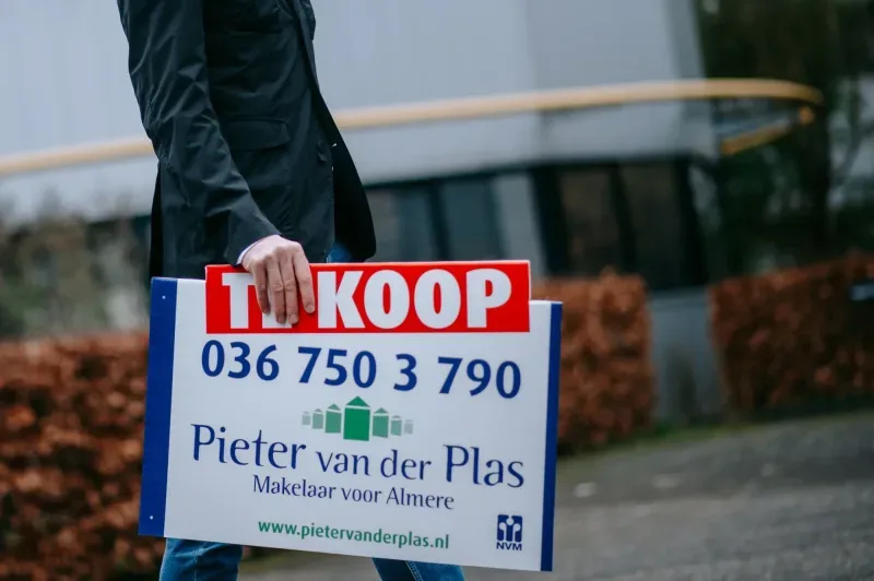 Kantoor foto van Pieter van der Plas makelaar voor Almere B.V.