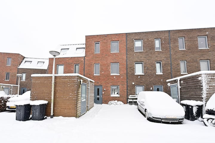 Pieter van Velzenhof 17 in Weesp