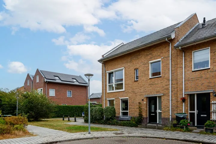Pietje Pluisplantsoen 18 Almere foto 2