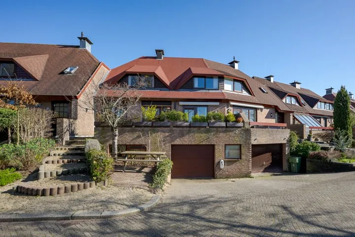 Pijlstaartpad 15 in Voorschoten