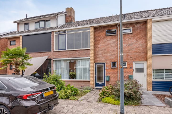 Pijnboomstraat 10 en Dorst foto